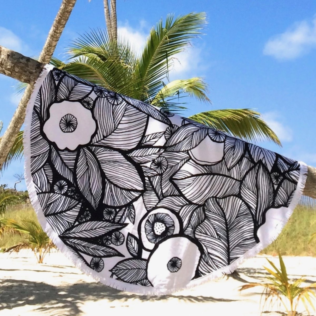 Round Towel, Eyes Of the Jungle 320gsm, Black & White with Fringes